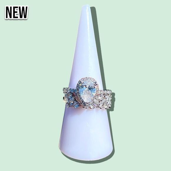 New Dazzling Cubic Zirconia Teardrop CZ Wedding Engagement Ring 2pc set - Picture 8 of 14